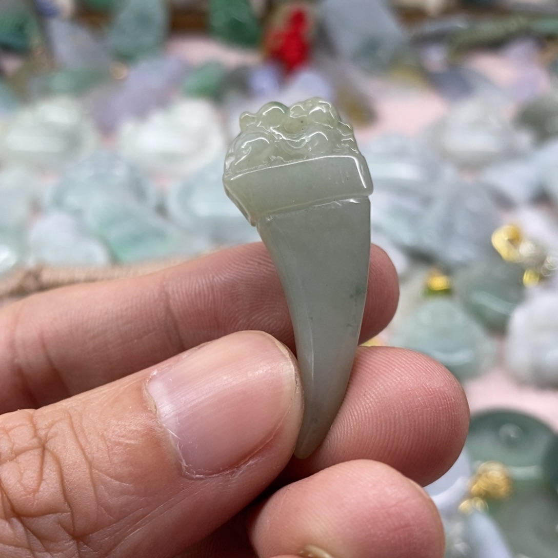 颈饰未镶嵌翡翠天然