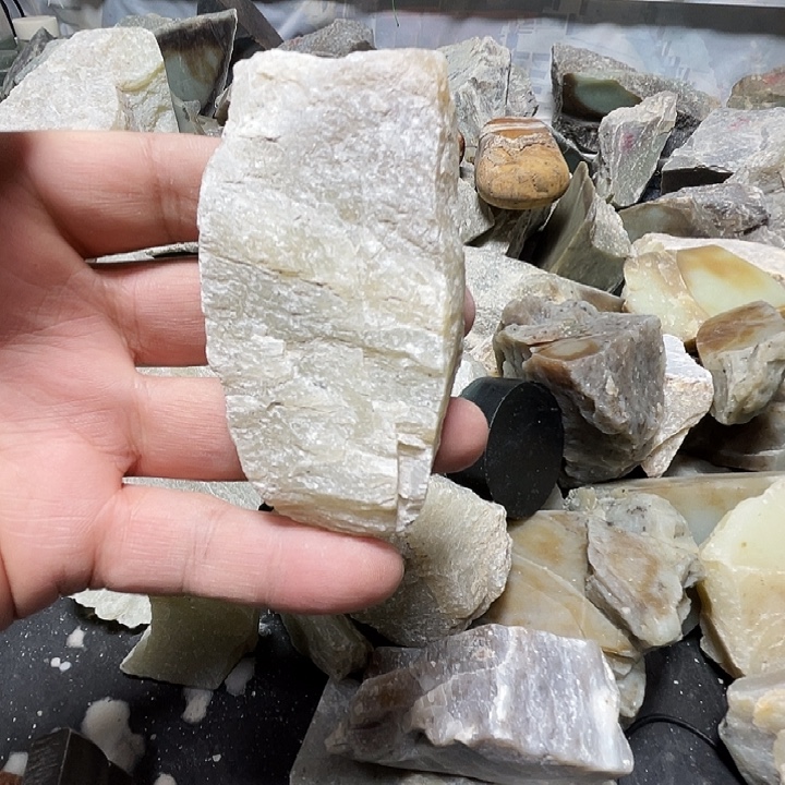 和田玉（糖玉）未镶嵌珠宝奇石