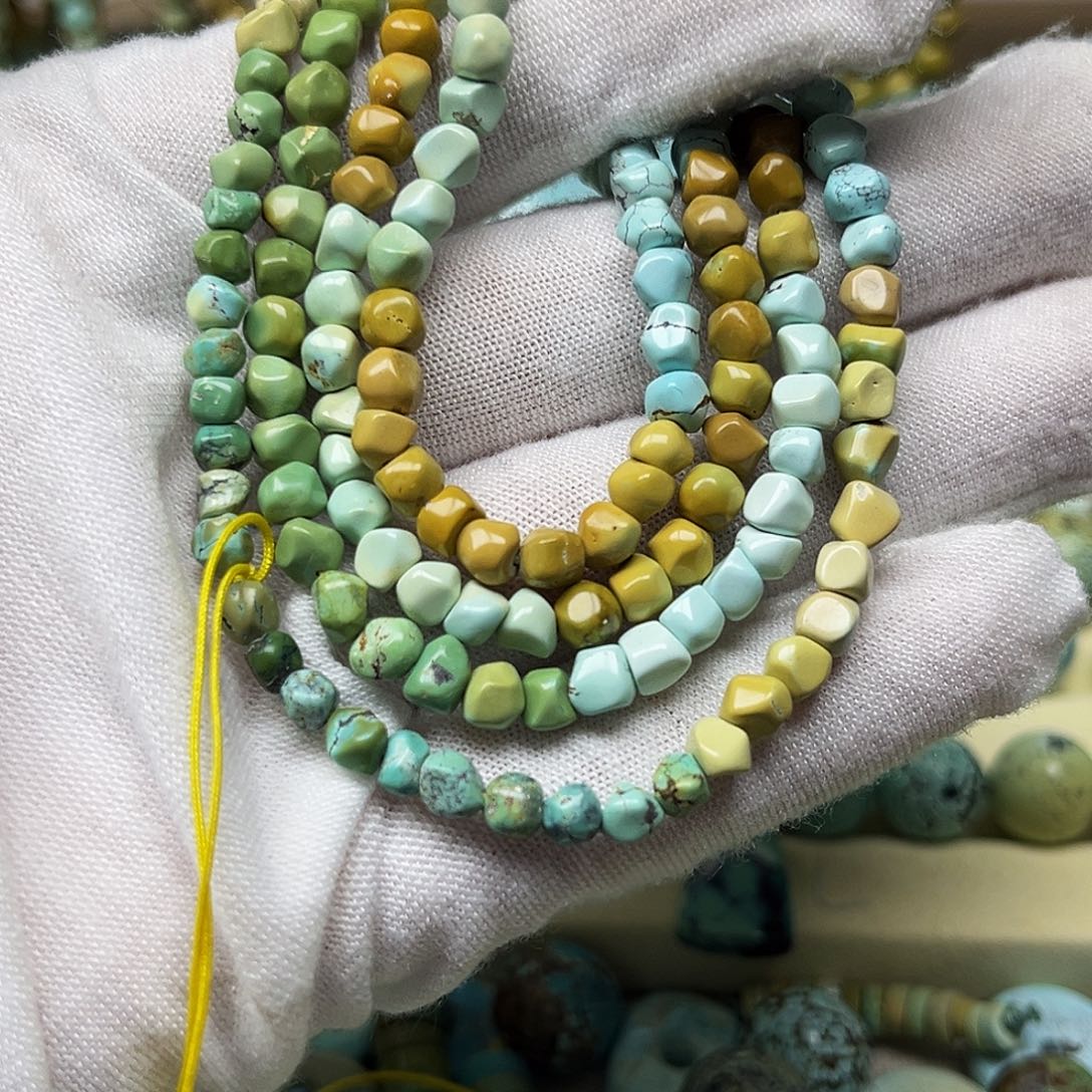 绿松石配饰未镶嵌