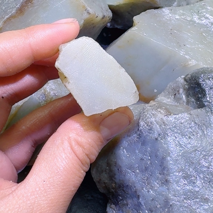 和田玉未镶嵌珠宝半成品