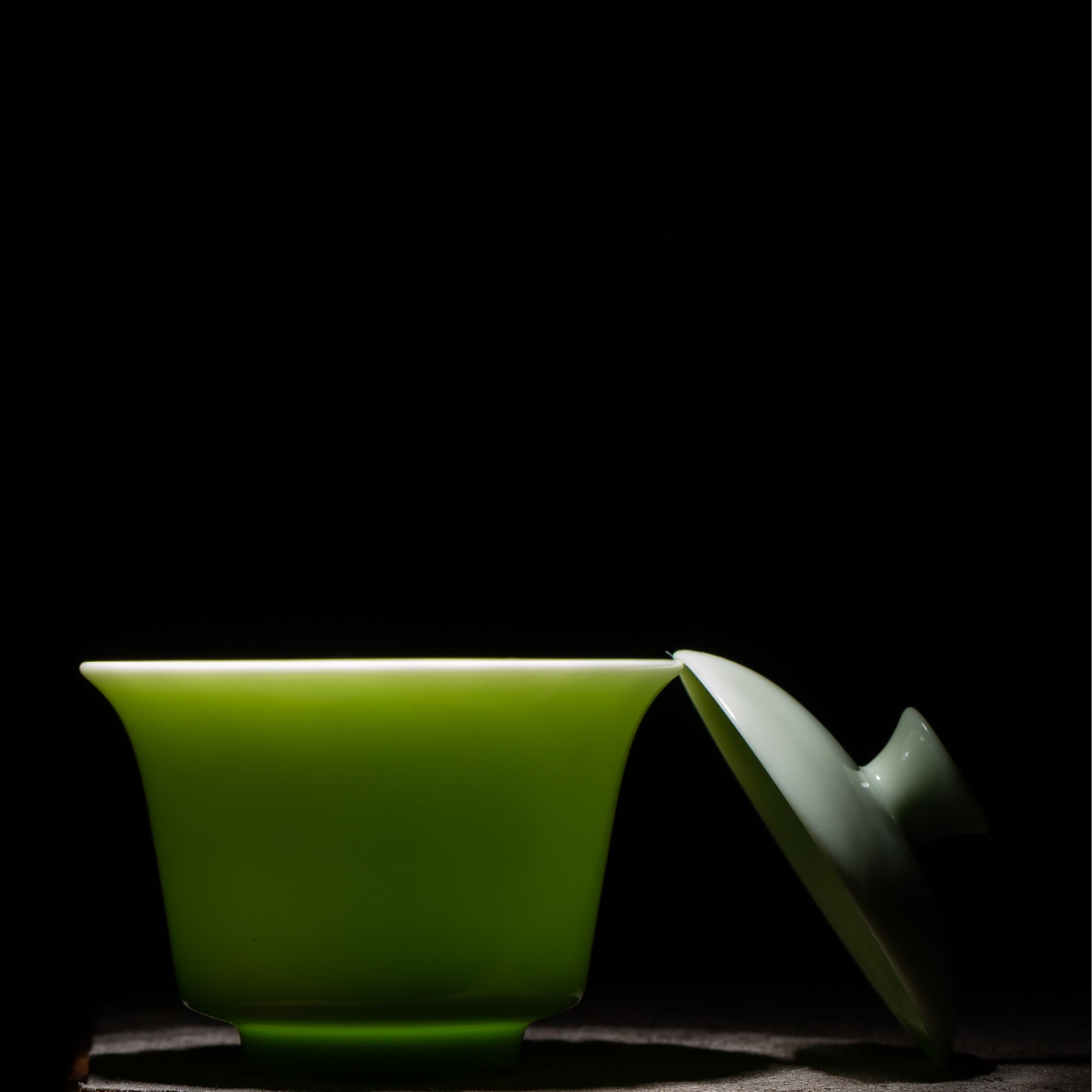 【陈旭签名】马蹄绿盖碗-容量80CC左右。