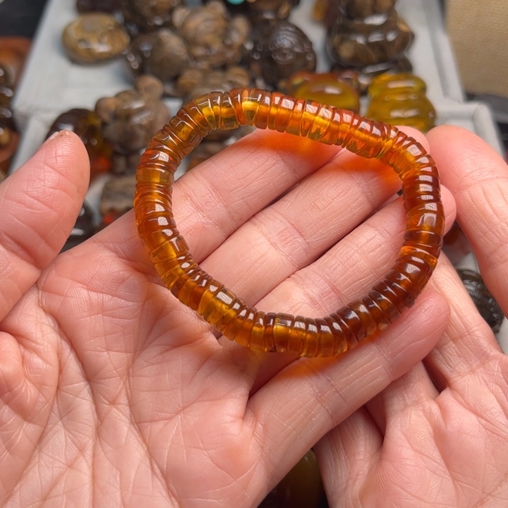 琥珀未镶嵌颈饰缅珀