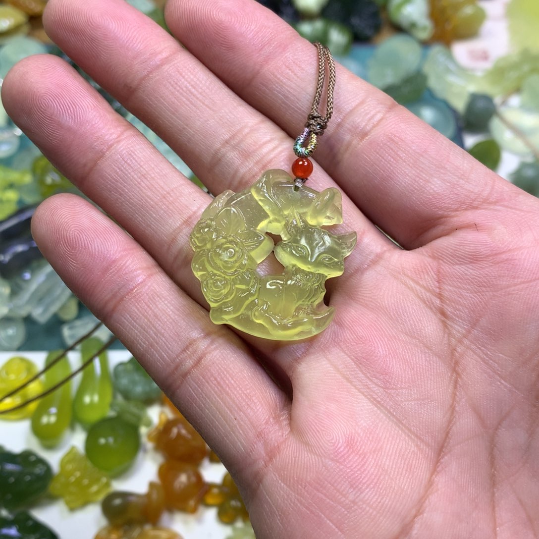 岫玉颈饰未镶嵌狐狸