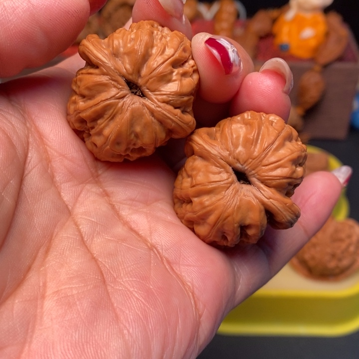 超***丘吊坠文玩核桃36元宝