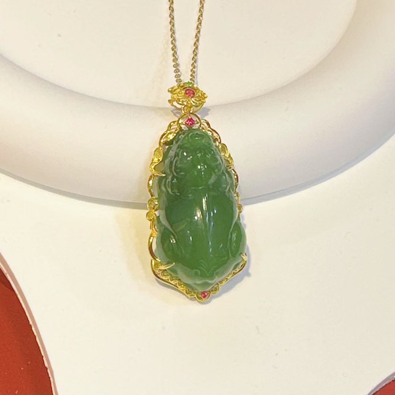 18K金祥云如意镶嵌31x17x12和田大碧玉貔貅吊坠HNZ7938