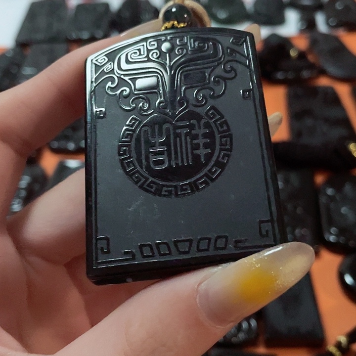 翡翠颈饰未镶嵌?****?翡翠吊坠