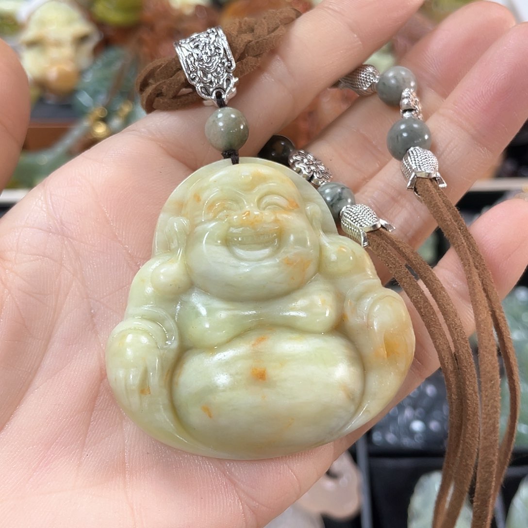 蛇纹石玉颈饰未镶嵌