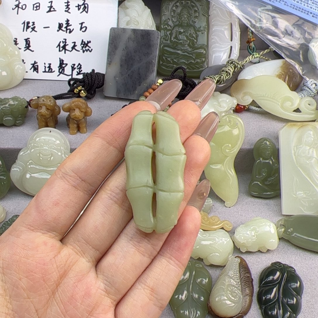 和田玉未镶嵌颈饰