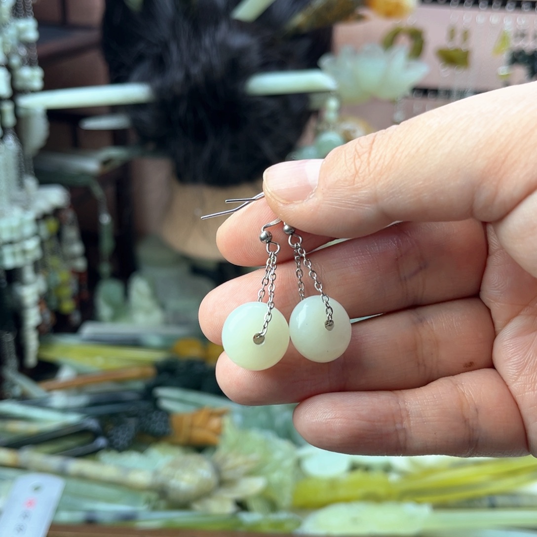 岫玉未镶嵌耳坠平安扣直径1.5厘米左右