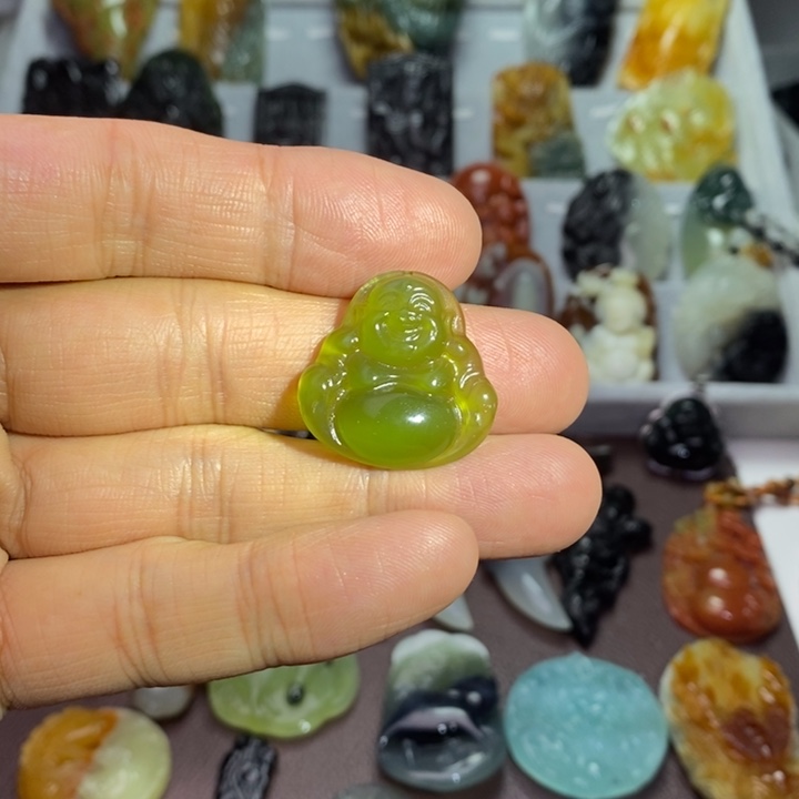 蛇纹石玉颈饰未镶嵌