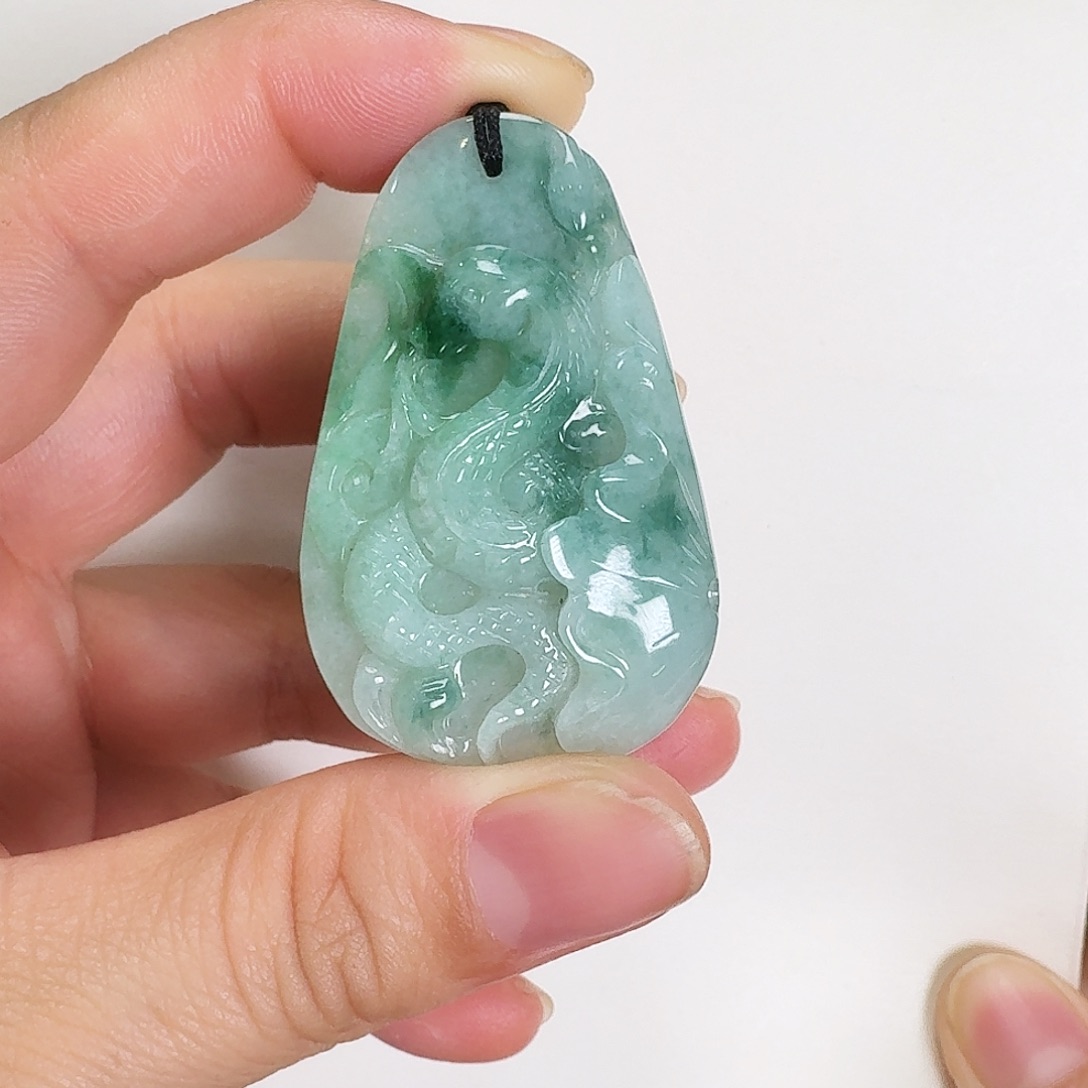 翡翠颈饰未镶嵌蛇牌