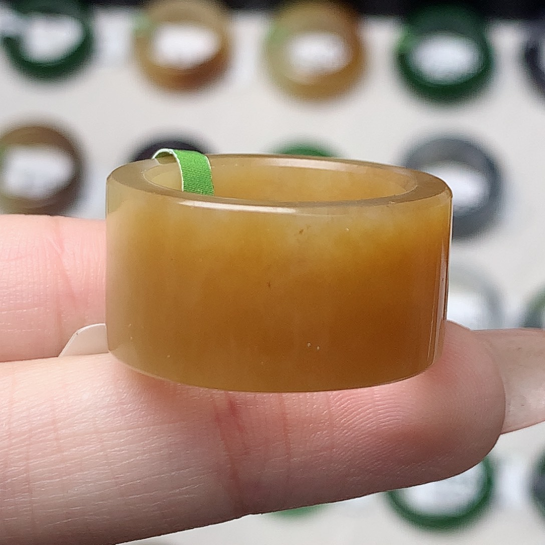 未镶嵌戒指和田玉