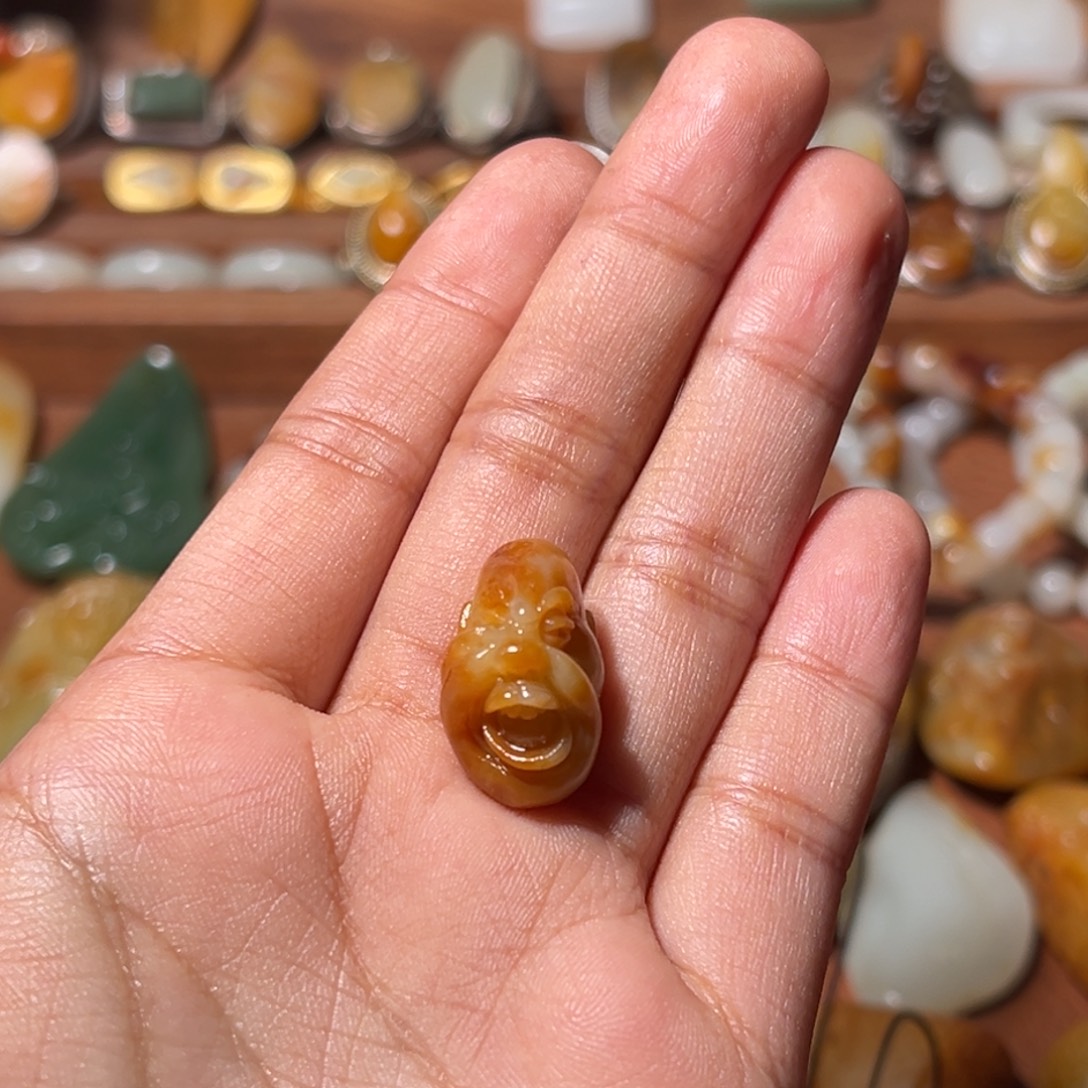 荣***儿和田玉未镶嵌颈饰