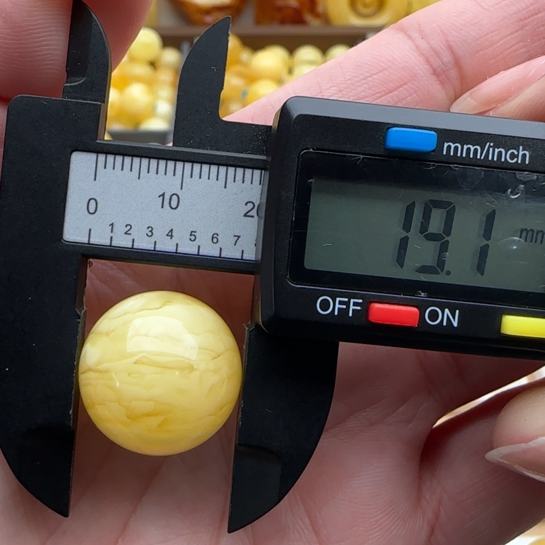 W***y蜜蜡未镶嵌裸石微瑕浓蜡珠子