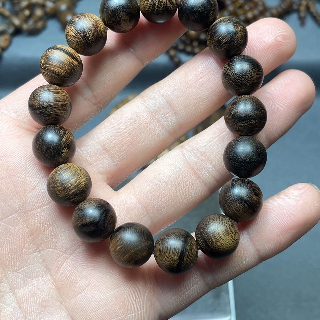 沉香手串白棋瘤疤