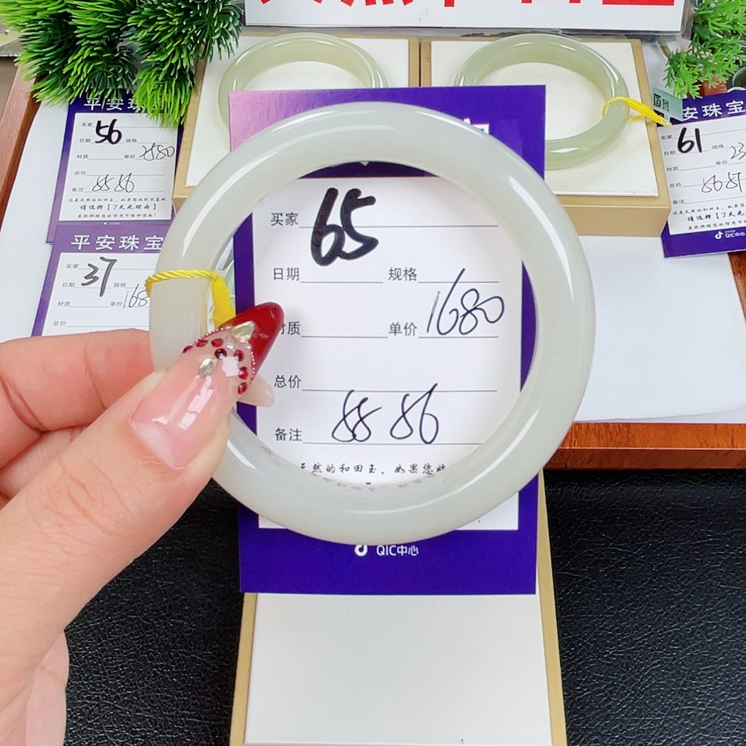 和田玉手镯未镶嵌