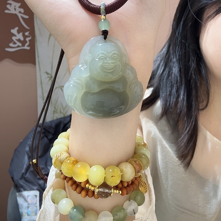 蛇纹石玉未镶嵌颈饰