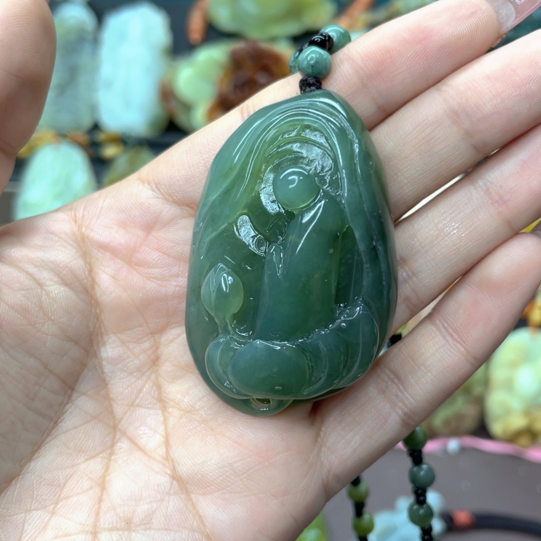 蛇纹石玉颈饰未镶嵌