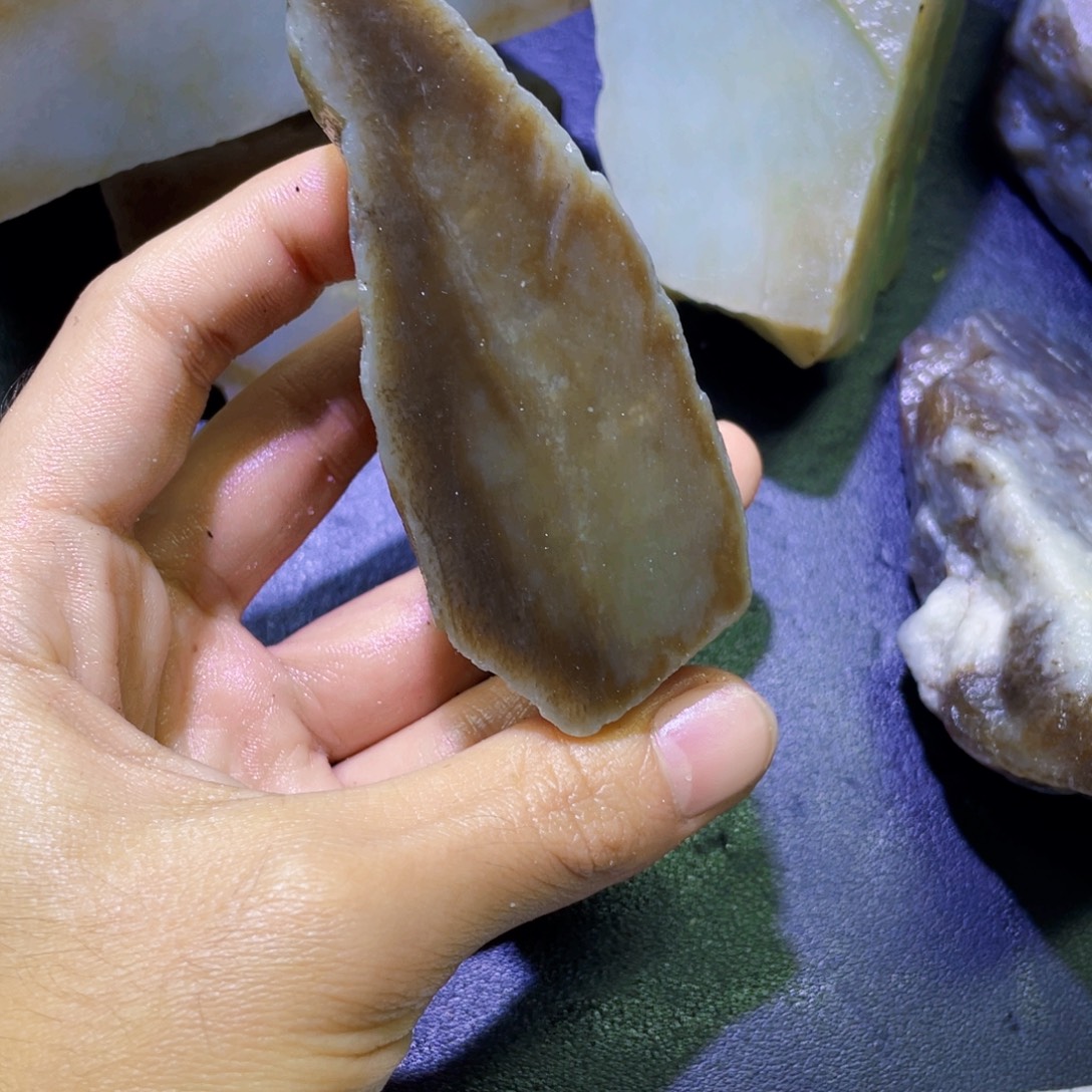 和田玉未镶嵌珠宝半成品