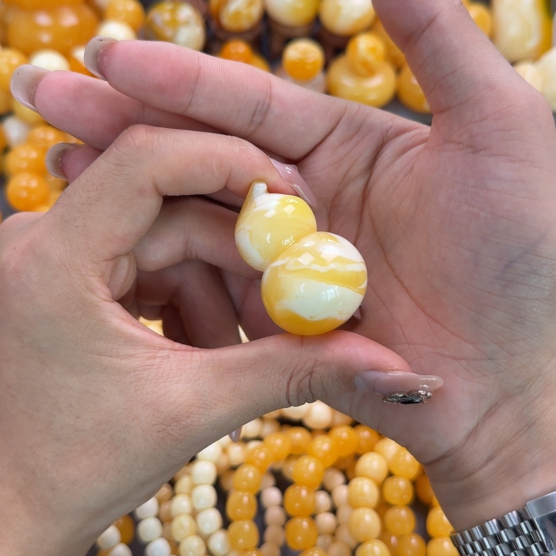 蜜蜡未镶嵌珠宝奇石19.8g