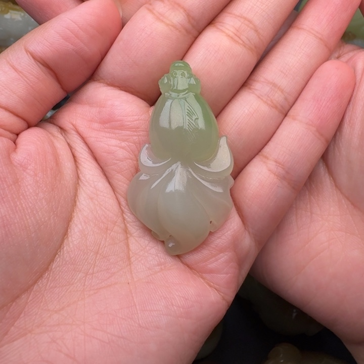 和田玉颈饰未镶嵌幸****?