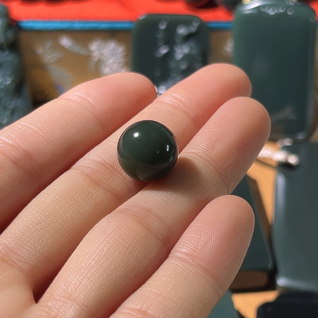 李****和田玉（青玉）未镶嵌颈饰