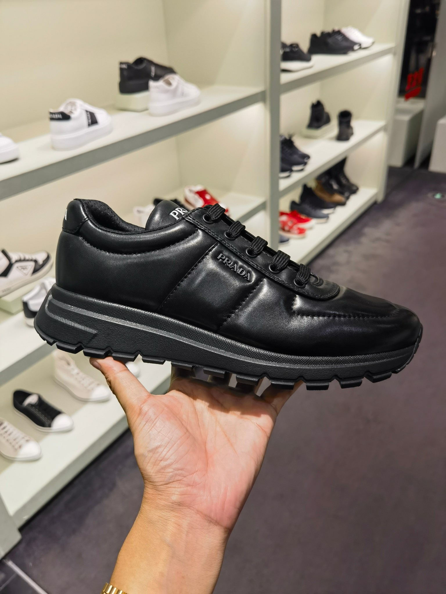 全新未使用 Prada/普拉达 男士黑色减震休闲鞋PX040