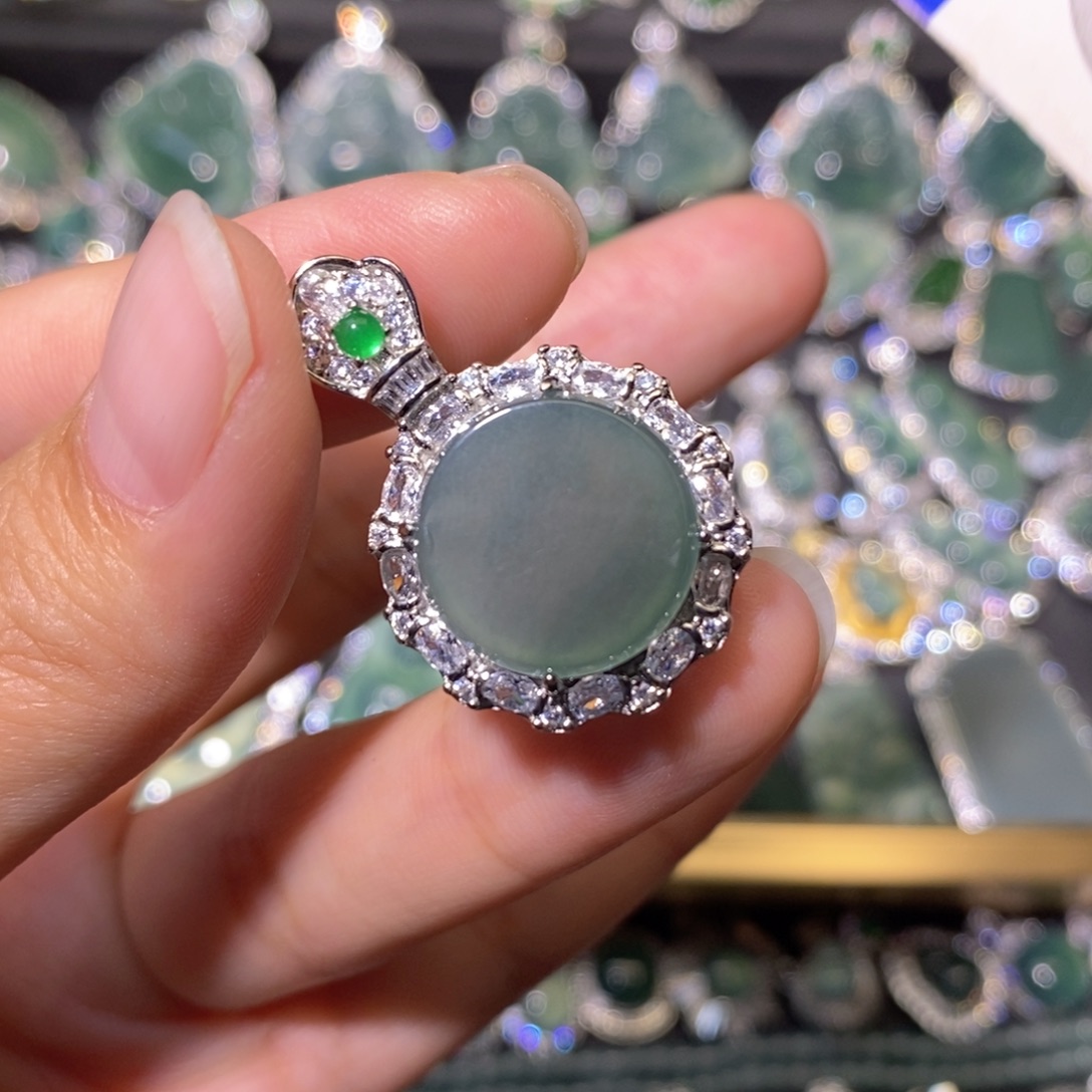 翡翠未镶嵌颈饰天然