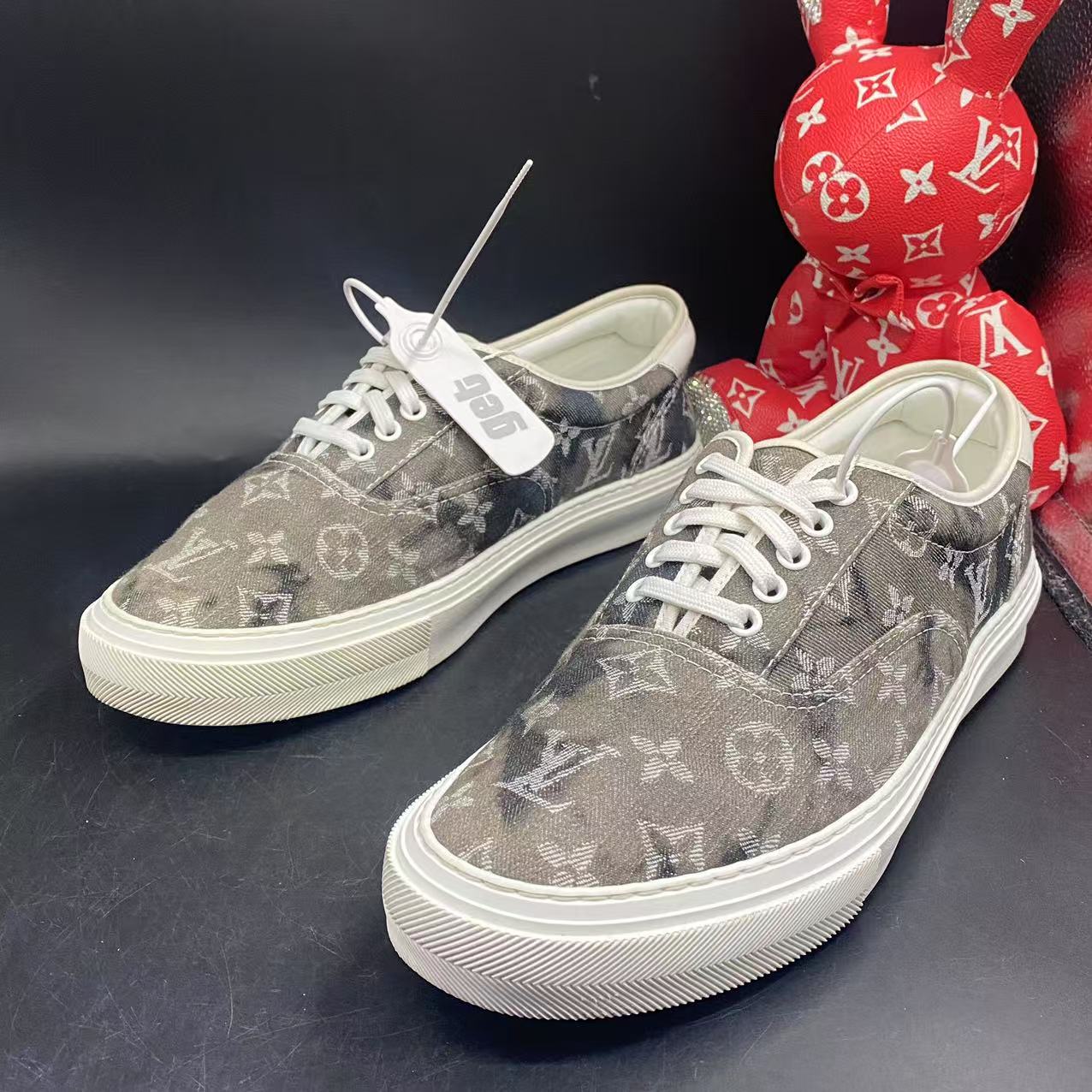 95新 LouisVuitton/路易威登 【聚星优选】灰老花板鞋43欧码ddm1796