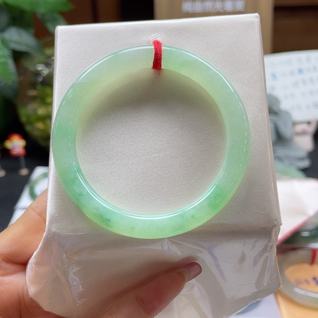 翡翠手镯未镶嵌?****?闪1