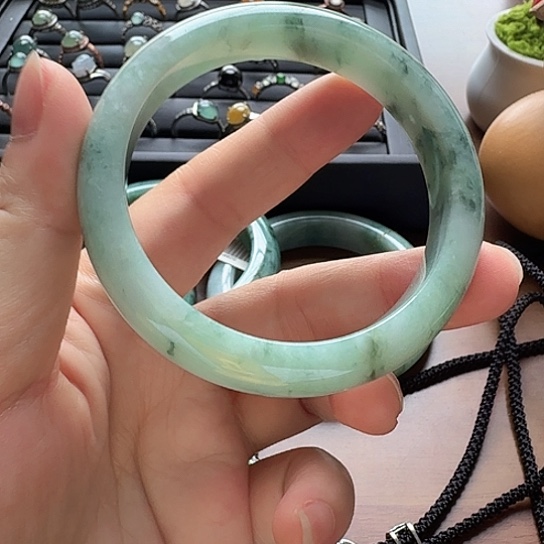 翡翠手镯未镶嵌翡翠首饰