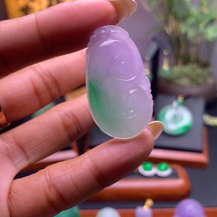 翡翠未镶嵌吊坠(赠链)