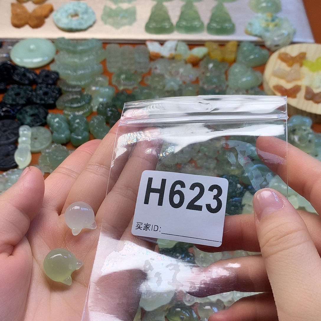 姽***诔蛇纹石玉未镶嵌颈饰