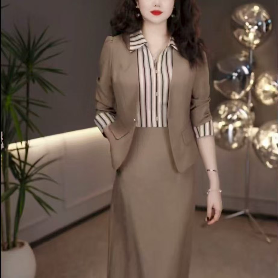 早秋时尚显瘦气质轻奢西服外套搭配连衣裙套装