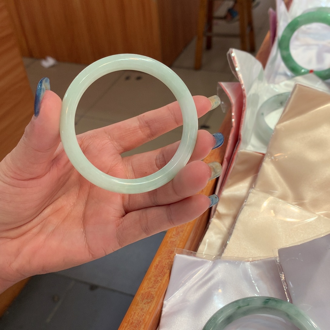 翡翠手镯未镶嵌可*茶