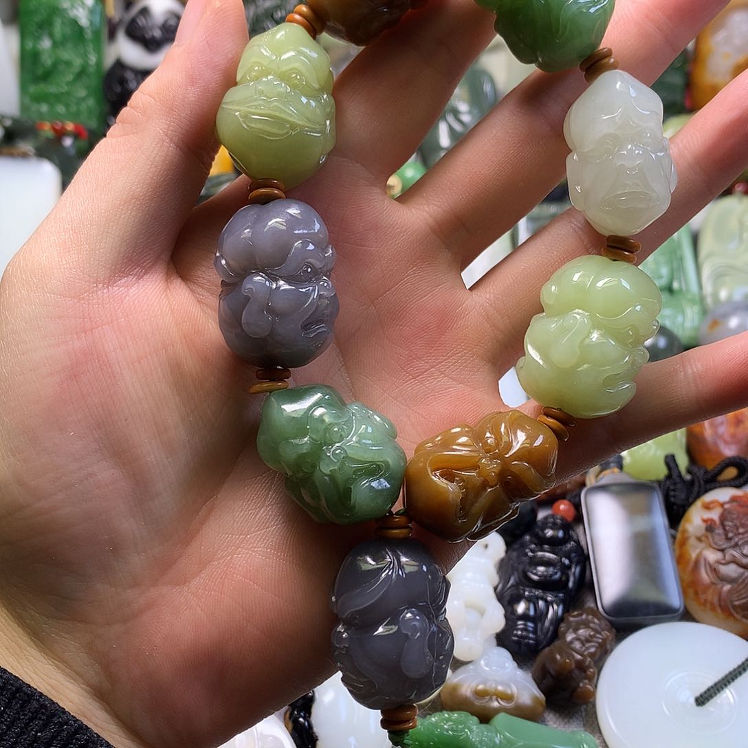 颈饰未镶嵌和田玉