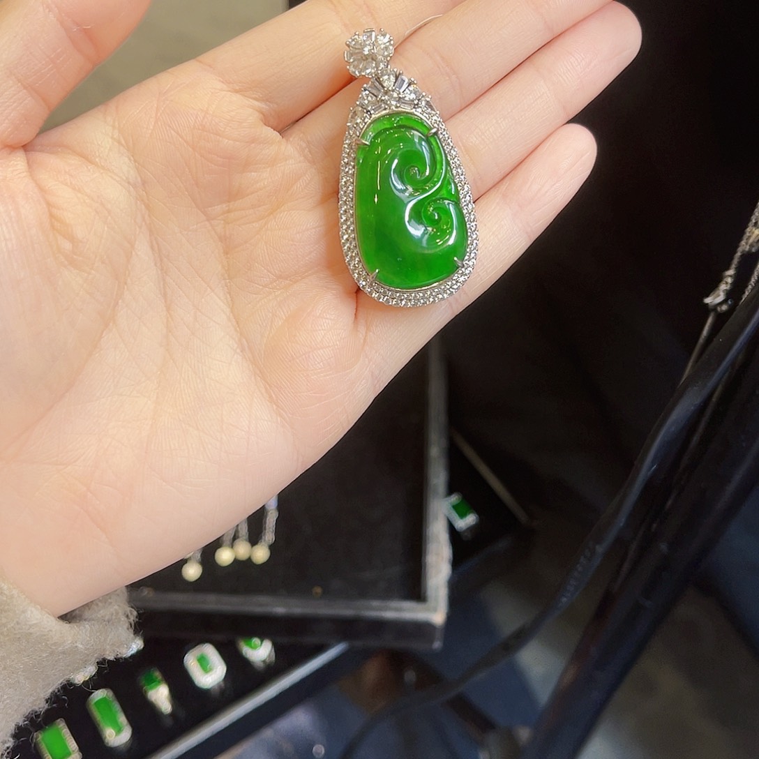 翡翠颈饰银S925镶嵌如意