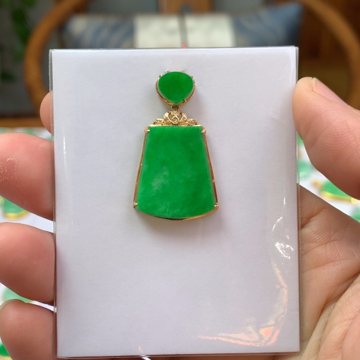 翡翠颈饰18K金镶嵌翡翠翡翠吊坠