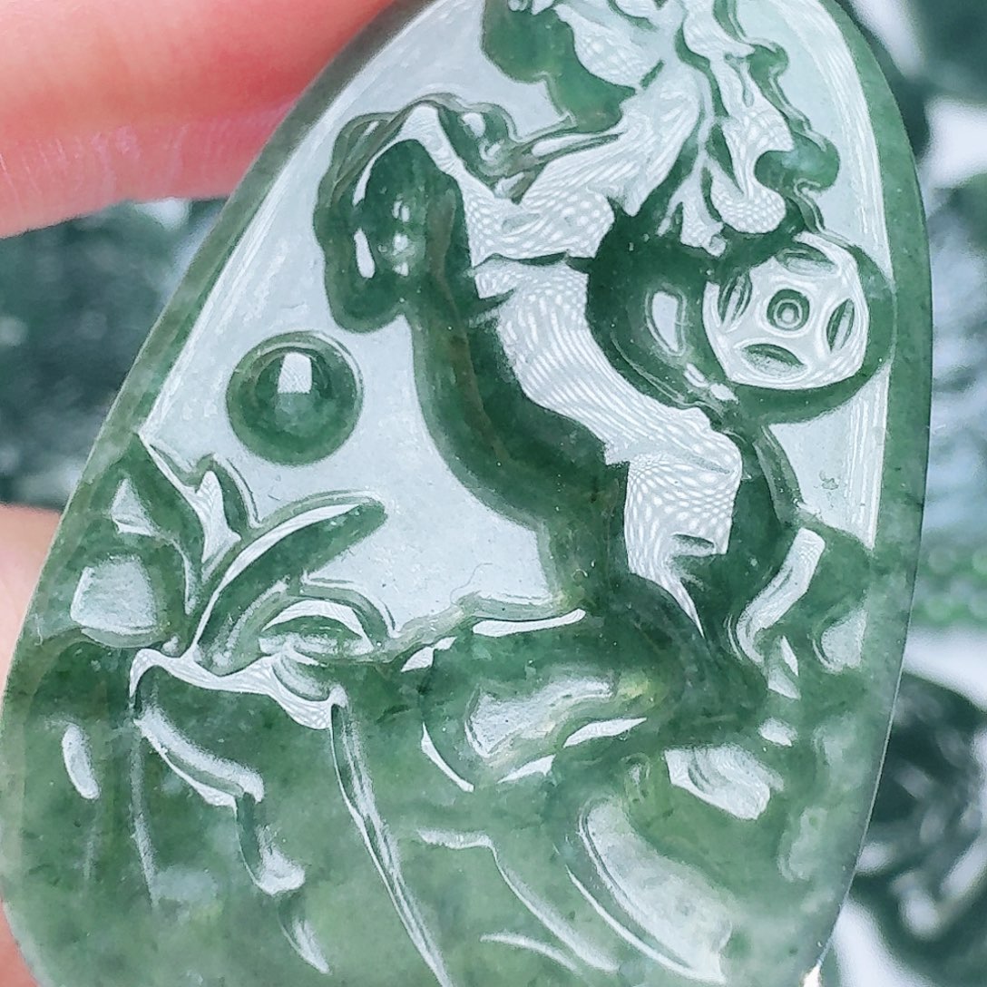 翡翠未镶嵌颈饰天然的A货翡翠多样性发其一 