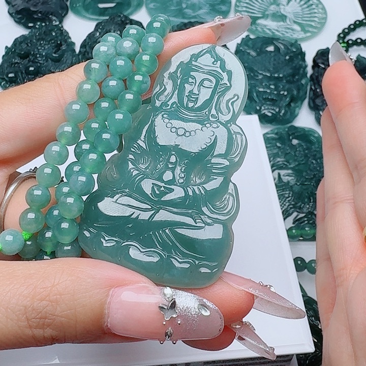 翡翠未镶嵌颈饰天然的A货翡翠多样性发其一 