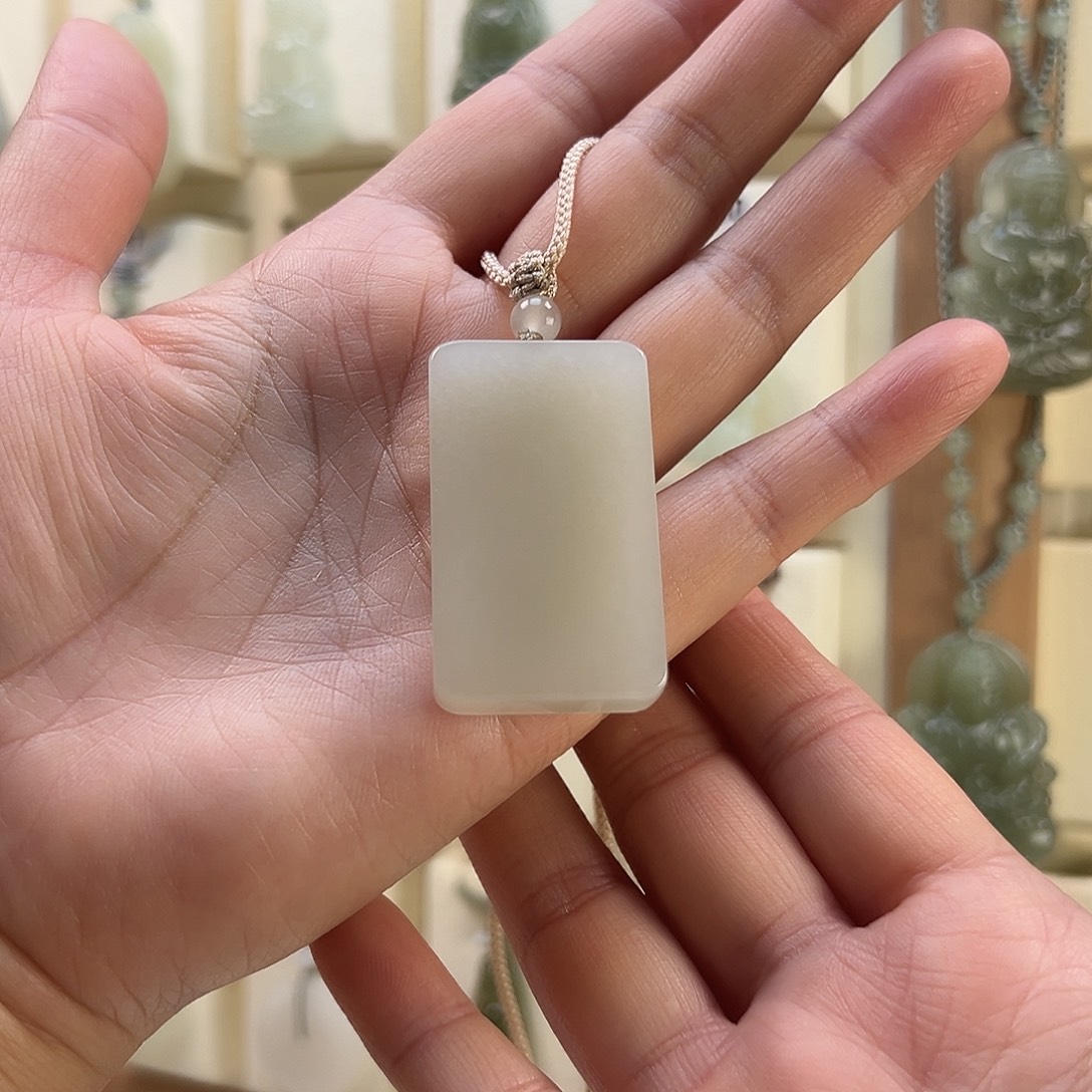 快***子和田玉未镶嵌颈饰