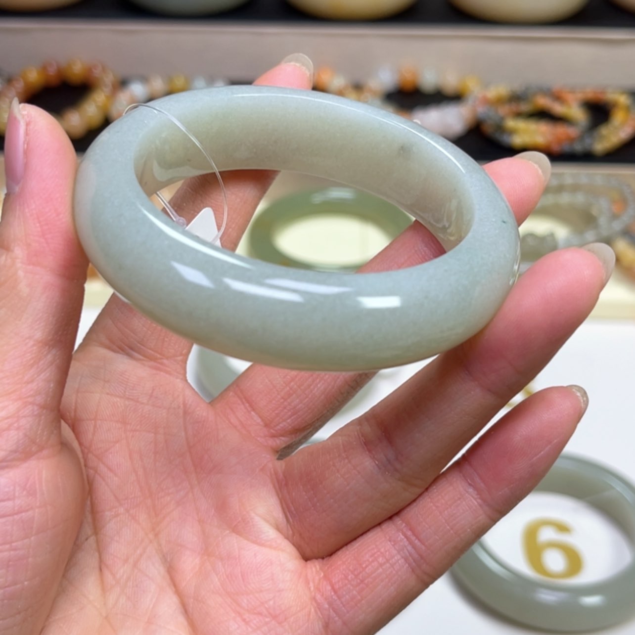 【闪购商品】石英质玉手镯未镶嵌土****?