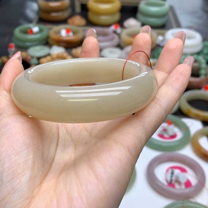 石英质玉手镯未镶嵌