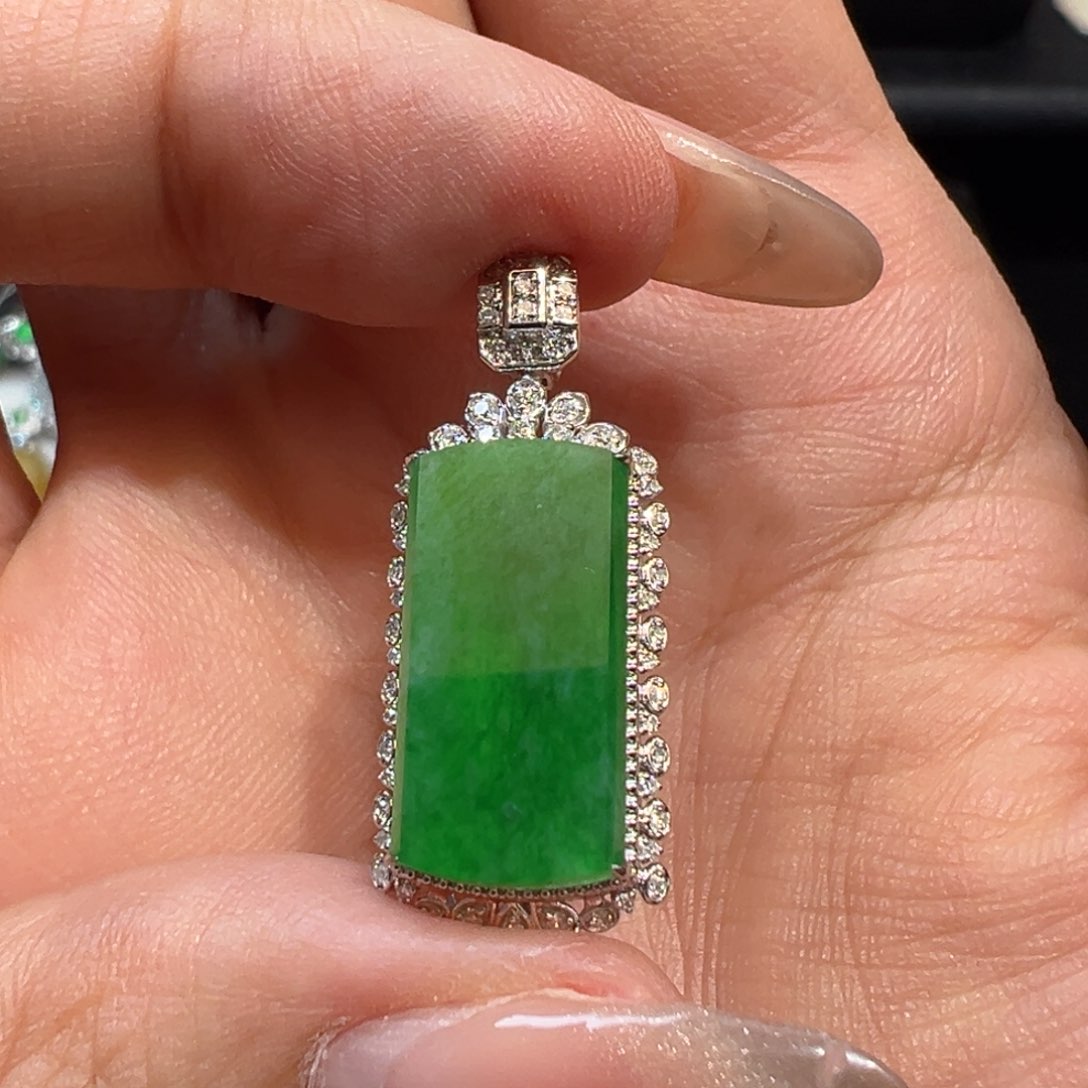 翡翠颈饰18K金镶嵌收货48小时鉴赏期