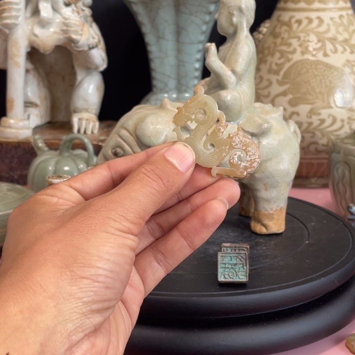 摆件冷*你f h h g h h j j