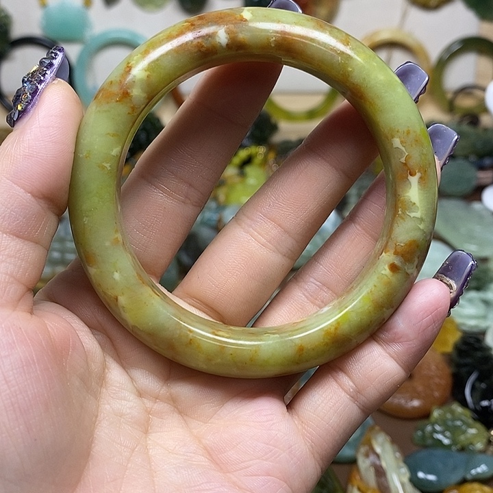 蛇纹石玉手镯未镶嵌