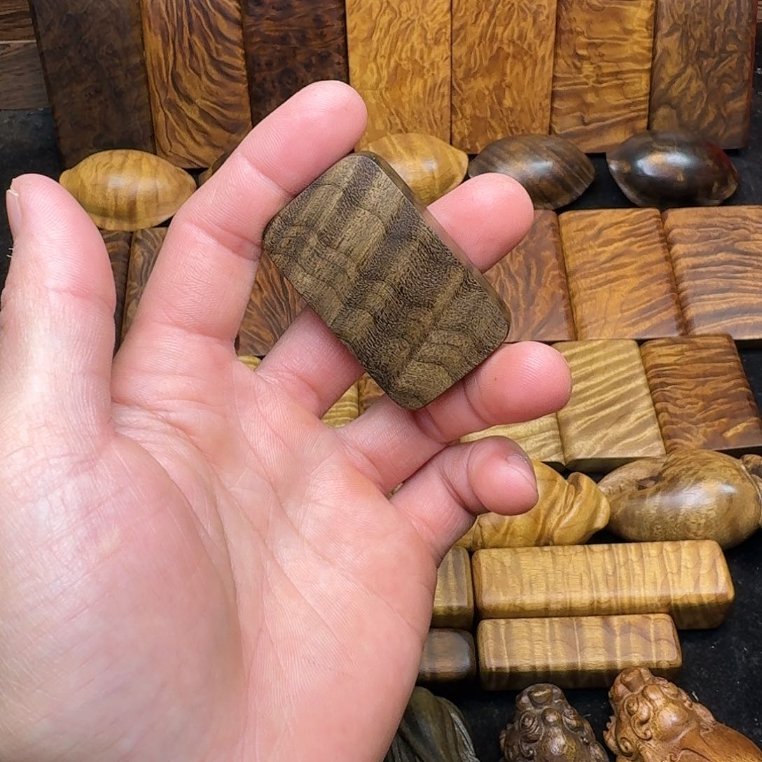 楠木金丝楠木无事牌