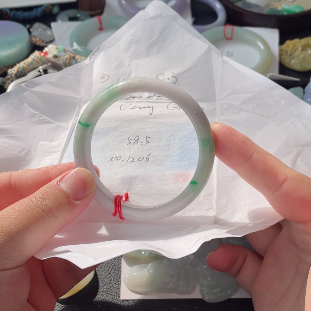 翡翠手镯未镶嵌58.5正圈