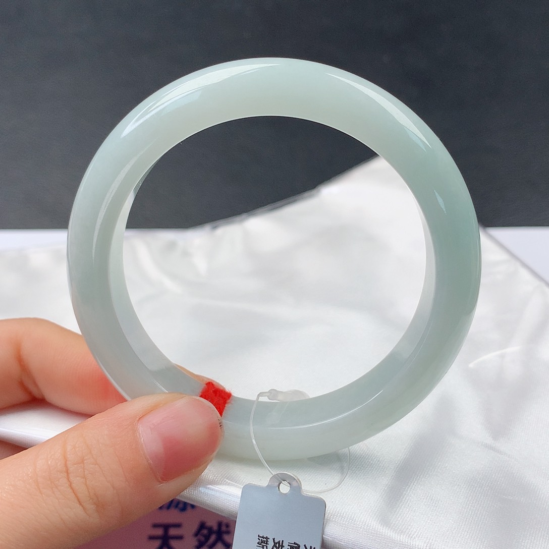 翡翠手镯未镶嵌0085正56