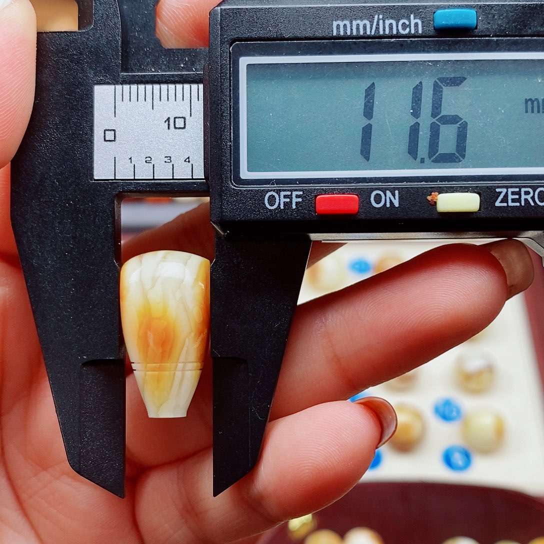 琥珀未镶嵌裸石蜜蜡